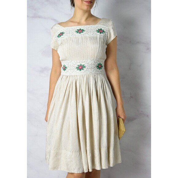 1950s Embroidered Dress Size Small 50s Cocktail Dress Floral Embroidery Lace - Picture 3 of 10
